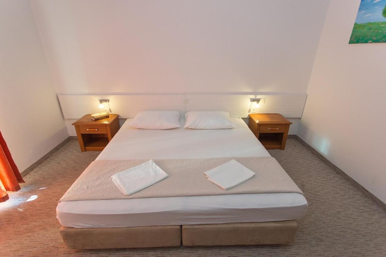 Apartmani Ana *