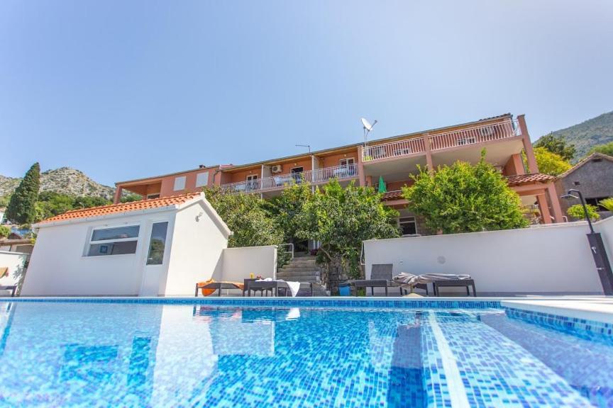 Apartment Apartmani Ana *