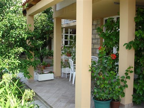 Apartmani Ana Apartment *