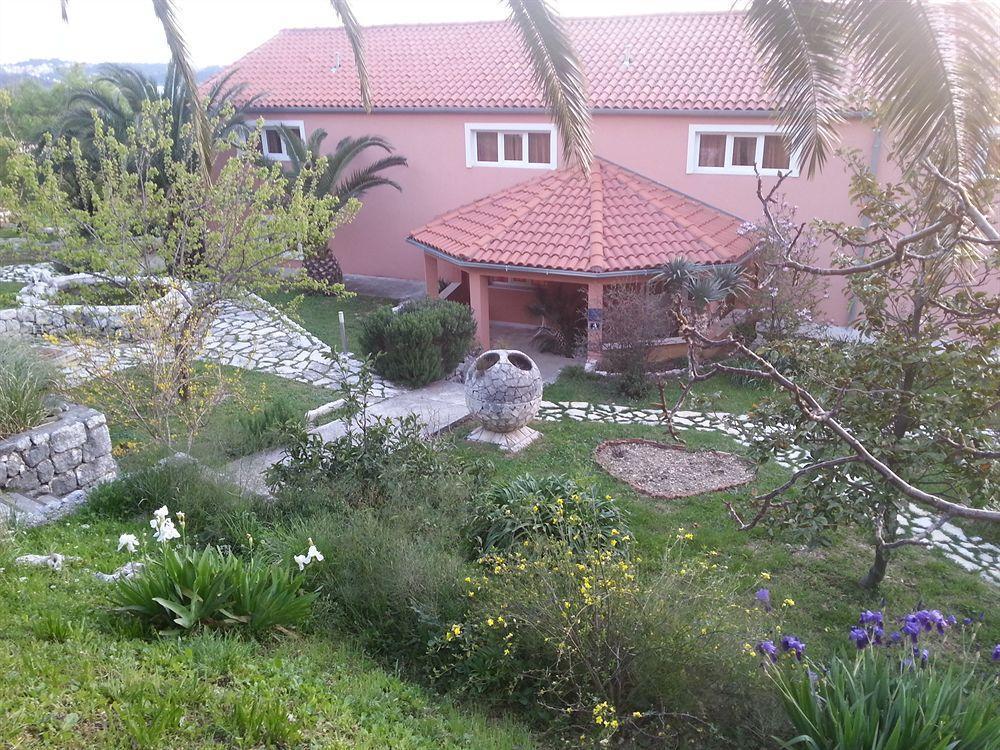 Apartmani Ana *