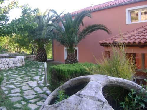 Apartmani Ana *